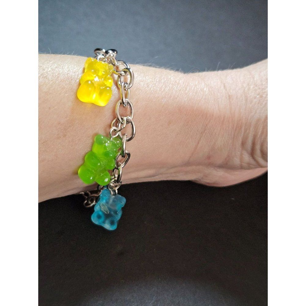 Silver tone multi colored gummy bear bracelet 7.5-9"